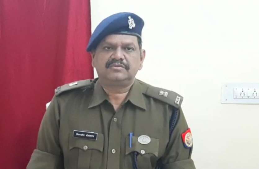 रायबरेली में असलहा से फायरिंग करने का वीडियो हुआ वायरल, पुलिस ने लाइसेंस किया निरस्त रायबरेली में असलहा से फायरिंग करने का वीडियो हुआ वायरल, पुलिस ने लाइसेंस किया निरस्त