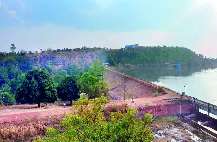 केरवा के जंगलों में प्रवेश पर लगे रोक केरवा के जंगलों में प्रवेश पर लगे रोक