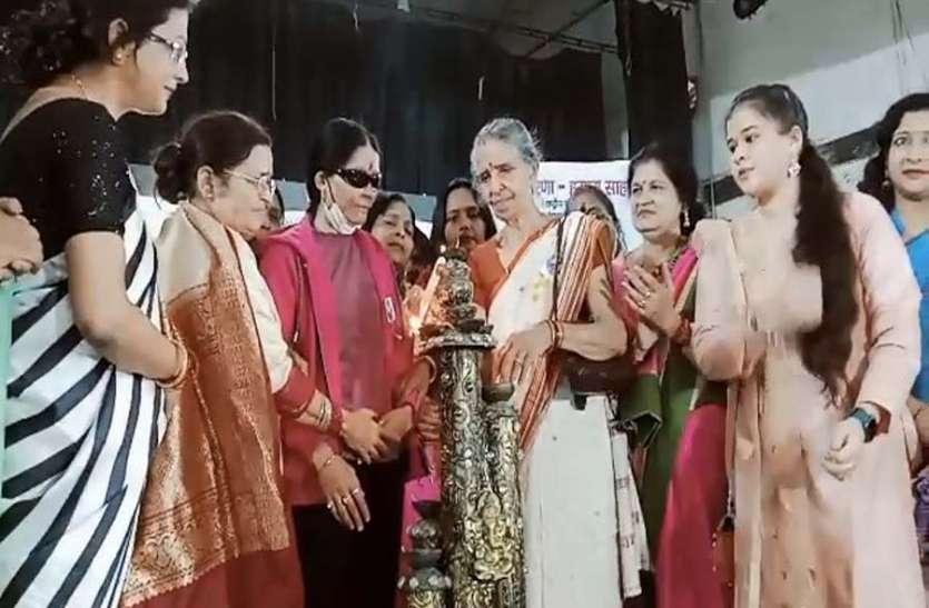 azamgarh news एसिड एटैक का शिकार हो चुकी इस महिला ने कहा, महिलाओं में देश बदलने की ताकत