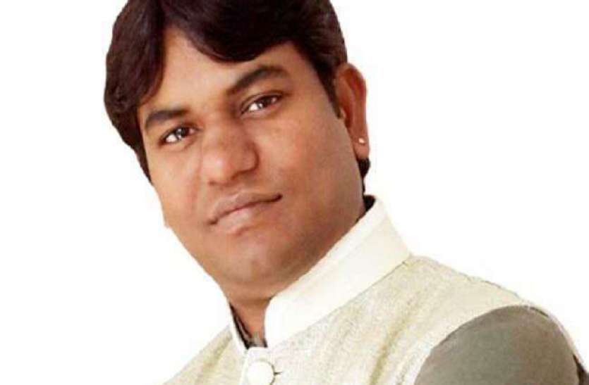 Know About VIP Leader Mukesh Sahani 19 साल की उम्र में घर से भाग गए थे मुकेश सहनी, जानें सेल्स मैन से लेकर पशुपालन मंत्री बनने तक का सफर