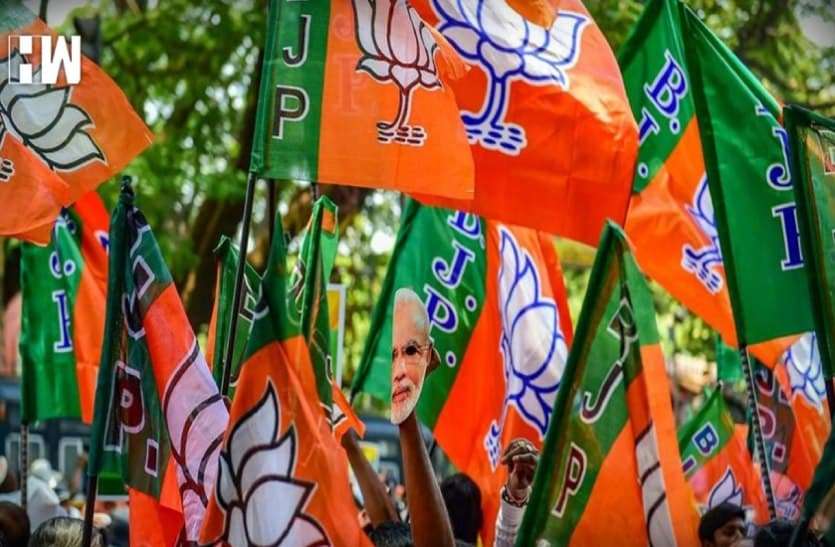 हार के बाद भी पद नहीं छोड़ना चाहते हैं सिंधिया समर्थक दो मंत्री, उपचुनाव में तीन मंत्री हारे हैं चुनाव हार के बाद भी पद नहीं छोड़ना चाहते हैं सिंधिया समर्थक दो मंत्री, उपचुनाव में तीन मंत्री हारे हैं चुनाव