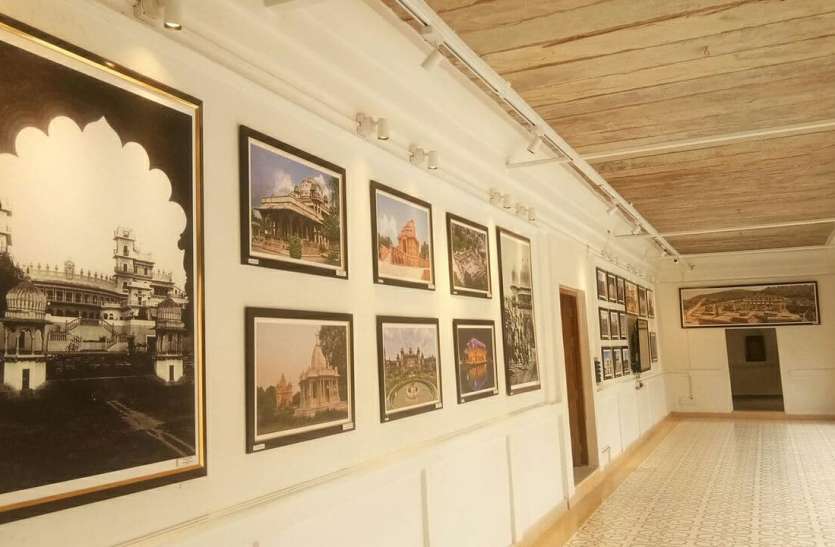 हाथों से जूम करके डिजीटली रूप में देखी शहर की विरासत हाथों से जूम करके डिजीटली रूप में देखी शहर की विरासत