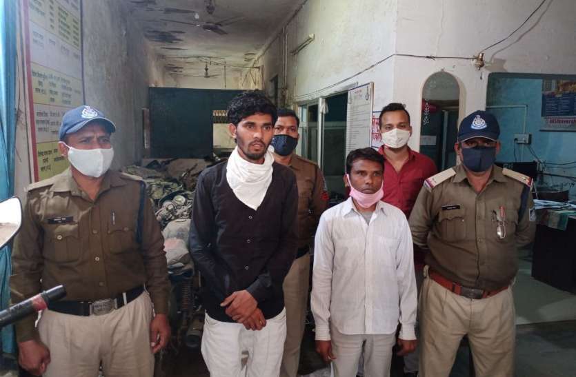 Fake income tax officer caught from hotel room होटल के कमरे से पकड़े गए फर्जी आयकर अफसर