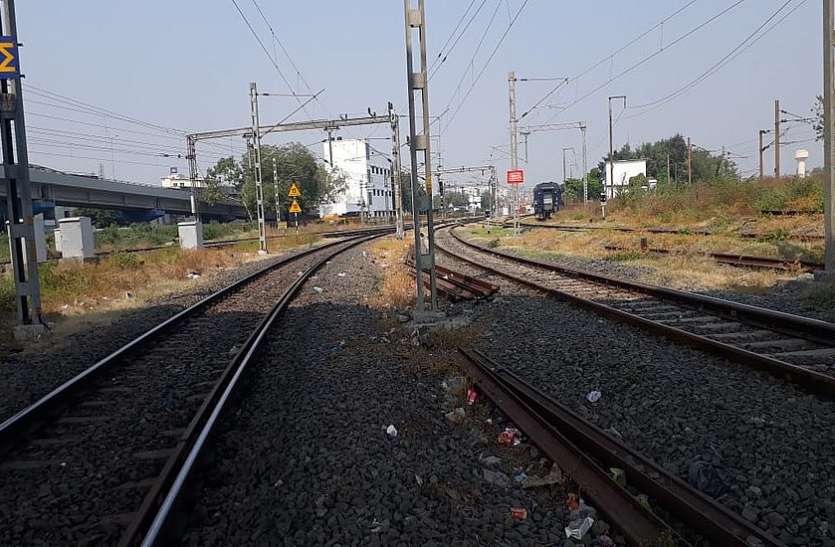 यात्रियों की सुरक्षा खतरे में...अहमदाबाद-पुरी स्पेशल में लूट, श्रमिक ट्रेन में प्रयास, जवान घायल यात्रियों की सुरक्षा खतरे में...अहमदाबाद-पुरी स्पेशल में लूट, श्रमिक ट्रेन में प्रयास, जवान घायल