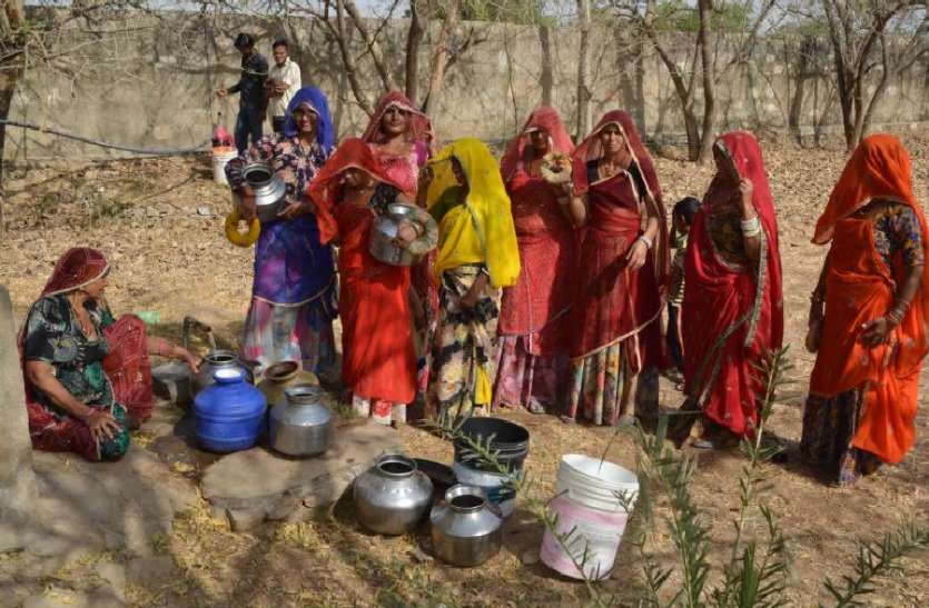 आज की बात, क्या देश की बुनियादी समस्याओं की अनदेखी हो रही है? आज की बात, क्या देश की बुनियादी समस्याओं की अनदेखी हो रही है?