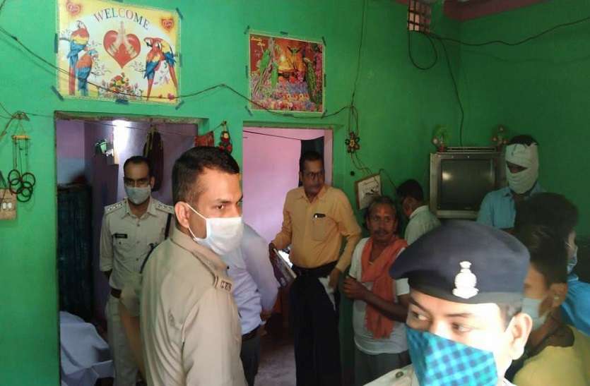 कोरोना काल में गरीबी से तंग युवक ने पहले पूरे परिवार को किया खत्म, फिर खुद फंदे से झूल गया कोरोना काल में गरीबी से तंग युवक ने पहले पूरे परिवार को किया खत्म, फिर खुद फंदे से झूल गया