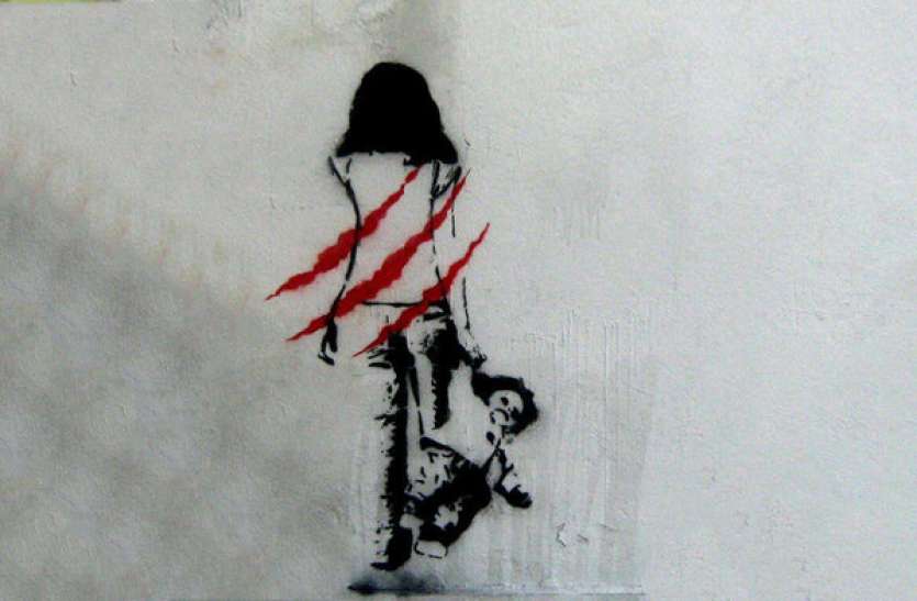 child_abuse.jpg शर्मनाक: इंजीनियर ने किया 50 बच्चों का यौन शोषण, सीबीआइ ने किया गिरफ्तार