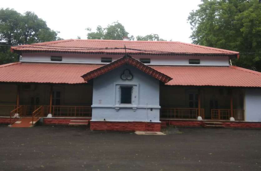 अंग्रेजों ने शहर की प्राइम लोकेशन पर 119 साल पहले बनाया सर्किट हाउस अंग्रेजों ने शहर की प्राइम लोकेशन पर 119 साल पहले बनाया सर्किट हाउस