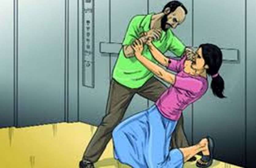 CRIME Noida में एकतरफा प्यार में पागल युवक ने युवती पर चाकू किए ताबड़तोड़ वार, हालत गंभीर