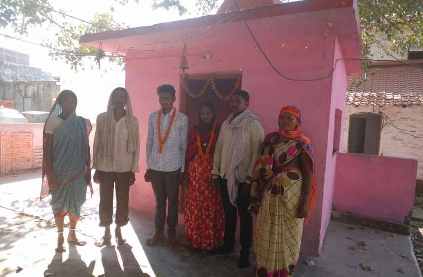 थाना परिसर में रचाया विवाह पुलिस की मौजूदगी में युवक ने भरी युवती की मांग