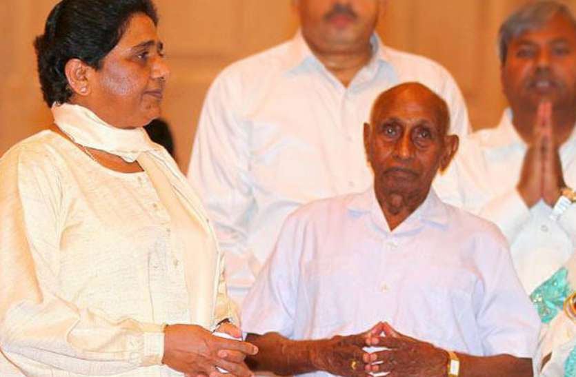 Mayawati Prabhu Dayal प्रभुदयाल नहीं चाहते थे बेटी मायावती जाए राजनीति में, यह बनाना चाहते थे उन्हें, जानें अनसुनी बातें