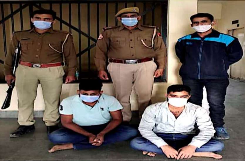 नकली नोट छापने वाले दो बदमाश गिरफ्तार नकली नोट छापने वाले दो बदमाश गिरफ्तार