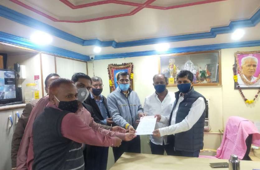 सभापति से मिले न्यायिक कर्मचारी, सौंपा ज्ञापन सभापति से मिले न्यायिक कर्मचारी, सौंपा ज्ञापन