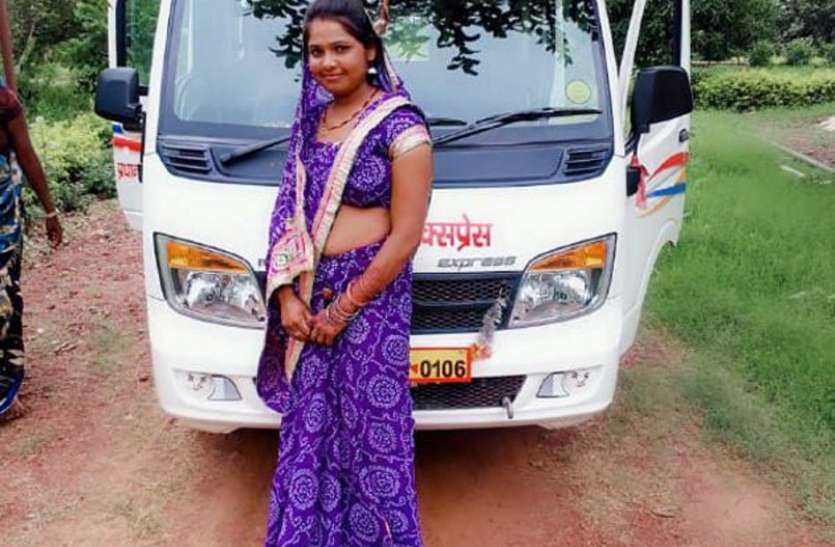आत्मनिर्भरता की गढ़ी नई इबारत, दिव्यांग पति और अपने परिवार को दिया संबल आत्मनिर्भरता की गढ़ी नई इबारत, दिव्यांग पति और अपने परिवार को दिया संबल