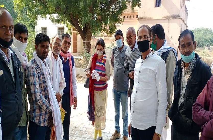 राशन डीलरों ने समस्याओं से करवाया अवगत राशन डीलरों ने समस्याओं से करवाया अवगत