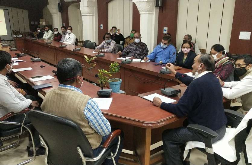 जिले में हुए 16 लाख 35 हजार मतदाता जिले में हुए 16 लाख 35 हजार मतदाता