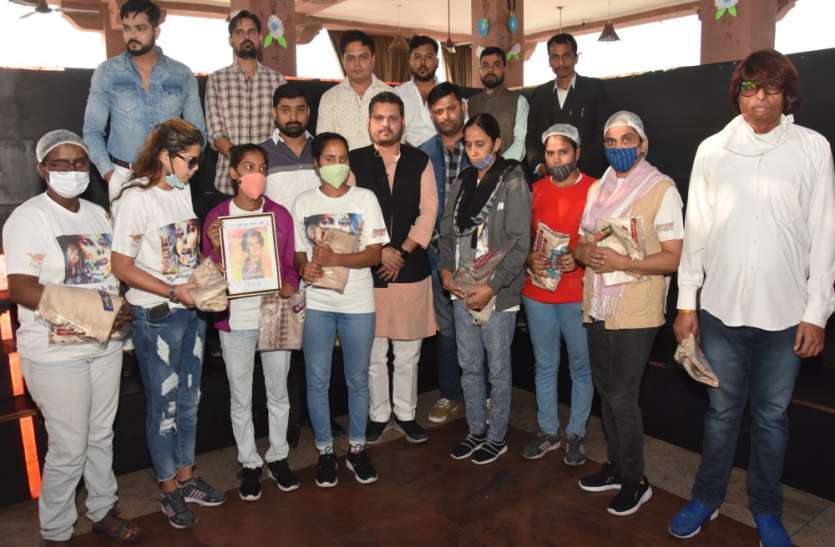 देश की अखंडता और अनेकता में एकता की शिल्पकार थी इंदिरा - कनिष्क पाण्डेय देश की अखंडता और अनेकता में एकता की शिल्पकार थी इंदिरा - कनिष्क पाण्डेय