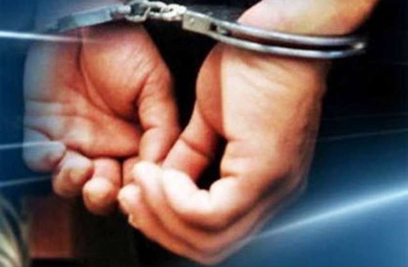 आइआइएफएल ब्रांच में हुई लूट के मामले में चार आरोपी गिरफ्तार आइआइएफएल ब्रांच में हुई लूट के मामले में चार आरोपी गिरफ्तार
