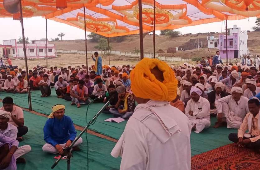 Tribal convention Change - बारेला समाज ने सीमित की दहेज प्रथा, खत्म होंगी कुप्रथाएं