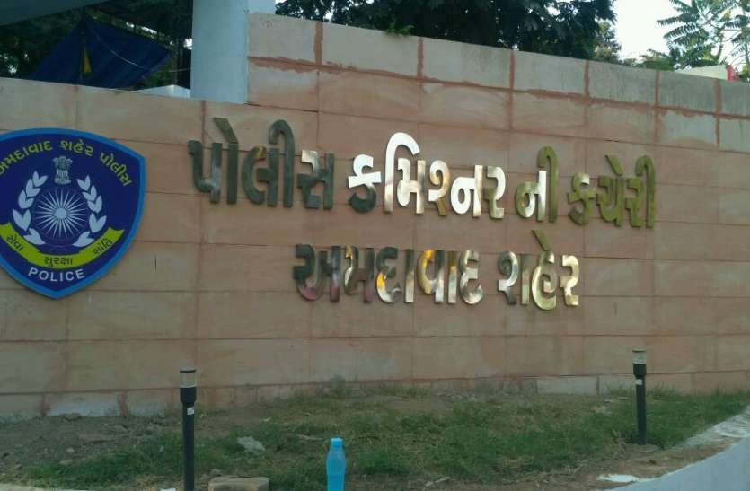 कर्फ्यू में टिकट के साथ एयरपोर्ट, रेलवे स्टेशन जाने की छूट, टैक्सी भी कर सकेंगे बुक कर्फ्यू में टिकट के साथ एयरपोर्ट, रेलवे स्टेशन जाने की छूट, टैक्सी भी कर सकेंगे बुक