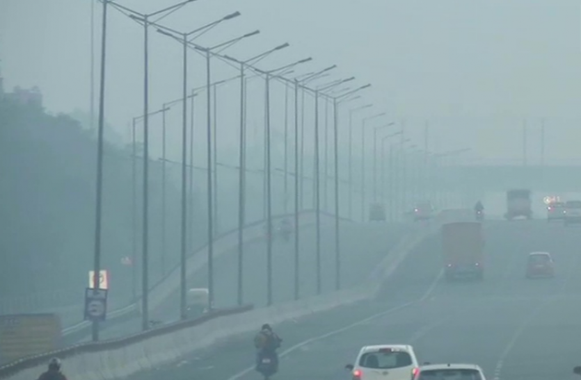 delhi pollution आज भी दिल्ली के आसमान में छाई रही धुंध, AQI बहुत खराब