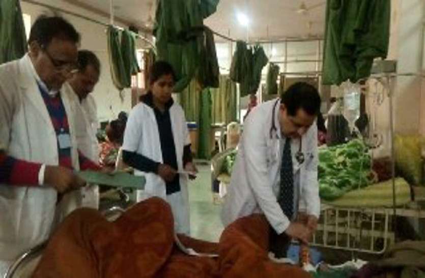 सर्दी का मौसम: कोरोना संक्रमण के बीच डेंगू के बढऩे लगे रोगी सर्दी का मौसम: कोरोना संक्रमण के बीच डेंगू के बढऩे लगे रोगी
