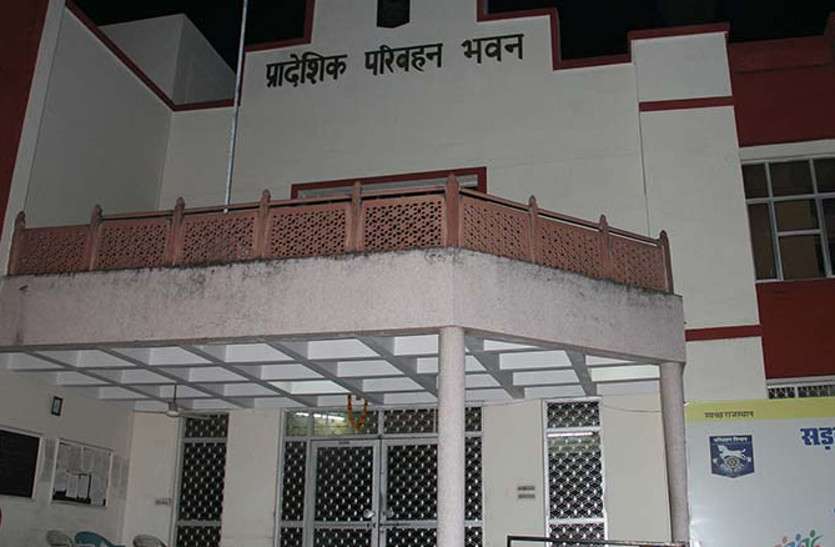 jaipur rto driving license latest news नई व्यवस्था लागू: ड्राइविंग लाइसेंस डाक से मंगाना चाहते हैं या आरटीओ से लोगे, विकल्प भरना होगा