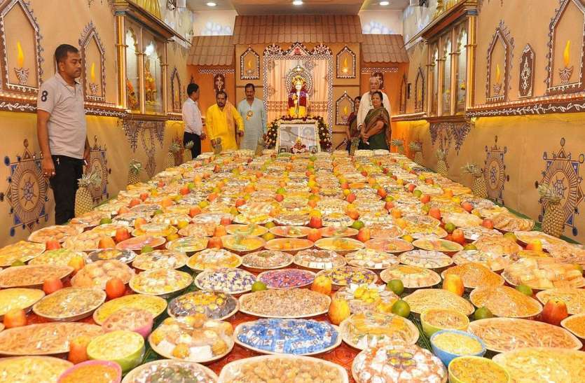 Gujarat: 200 वर्ष से अविरत चलने वाला जलाराम मंदिर का अन्नक्षेत्र फिर शुरू, लॉकडाउन के कारण 239 दिन तक बंद रहा था Gujarat: 200 वर्ष से अविरत चलने वाला जलाराम मंदिर का अन्नक्षेत्र फिर शुरू, लॉकडाउन के कारण 239 दिन तक रहा था बंद