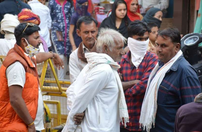 नगर परिषद को डेढ़ माह में केवल 25 लोग ही मिले बिना मास्क नगर परिषद को डेढ़ माह में केवल 25 लोग ही मिले बिना मास्क