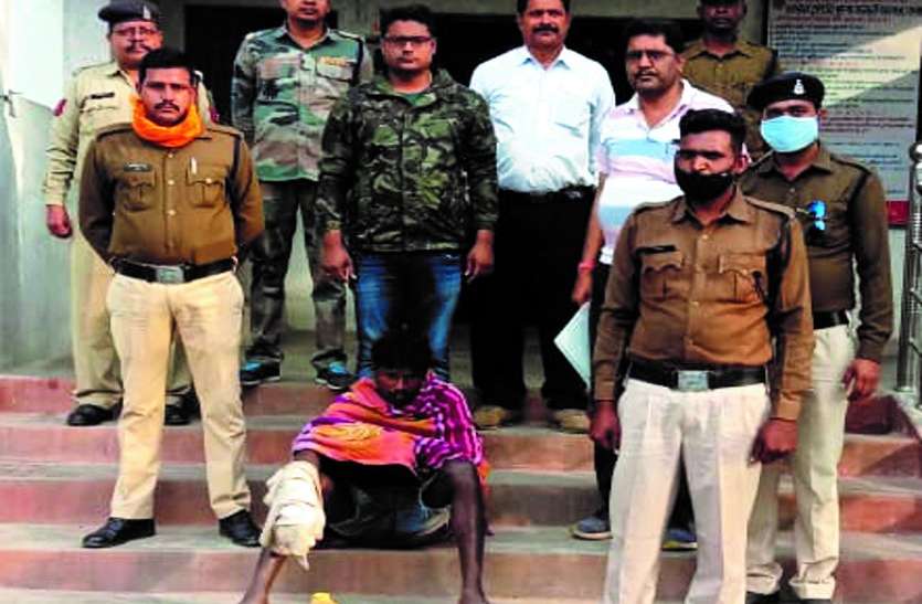 पत्नी से झगड़ा करने से मना करने पर बेटे ने मां को जलाया था जिंदा, जंगल से गिरफ्तार कर भेजा गया जेल पत्नी से झगड़ा करने से मना करने पर बेटे ने मां को जलाया था जिंदा, जंगल से गिरफ्तार कर भेजा गया जेल