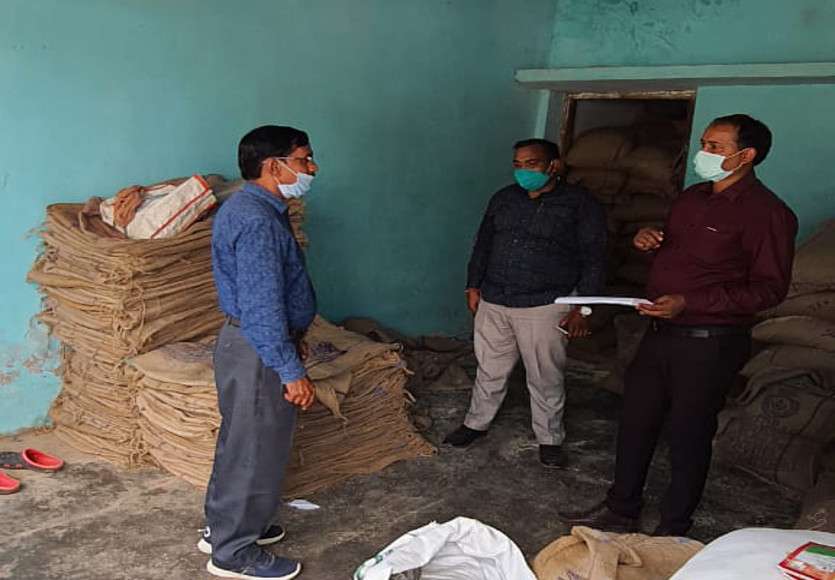बारदाना जमा न करने वाले 10 पीडीएस दुकानों को एसडीएम ने किया निलंबित, 15 को नोटिस