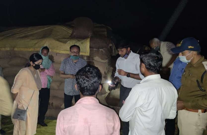 प्रशासन की दबिश, बड़ी मात्रा में यूपी से आई धान जब्त, यहां खपाने थी तैयारी प्रशासन की दबिश, बड़ी मात्रा में यूपी से आई धान जब्त, यहां खपाने थी तैयारी