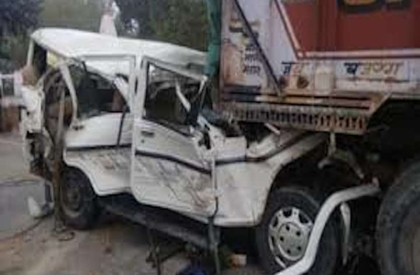 प्रतापगढ़ में कार और ट्रक की भीषण टक्कर में 14 की मौत, नेताओं ने जताया दुख प्रतापगढ़ में कार और ट्रक की भीषण टक्कर में 14 की मौत, सीएम ने किया दो-दो लाख मुआवजे का ऐलान, अखिलेश ने जताया दुख