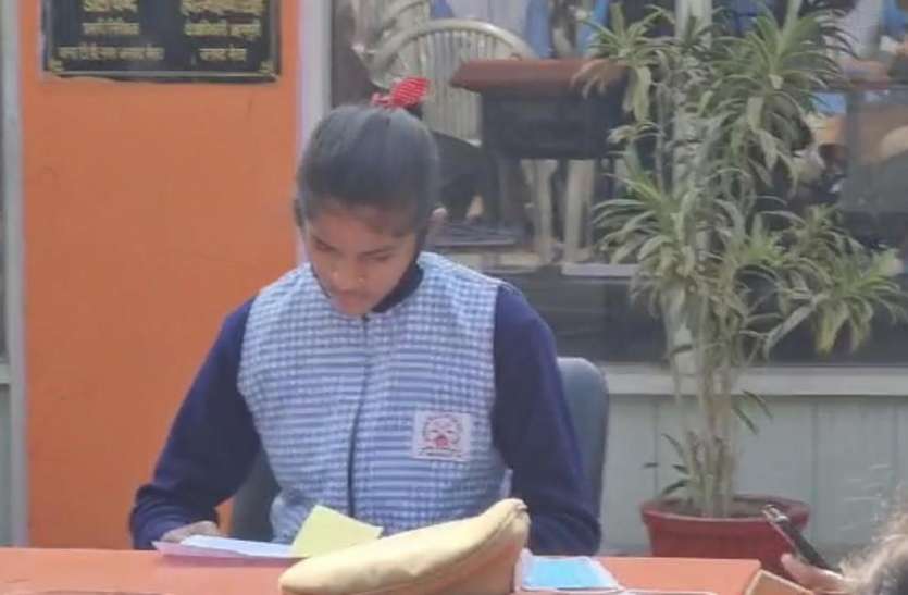 screenshot_from_2020-11-20_14-20-24.jpg गजब! 10वीं की छात्रा ने संभाली थाना प्रभारी की कुर्सी, लोगों की समस्याओं का किया समाधान