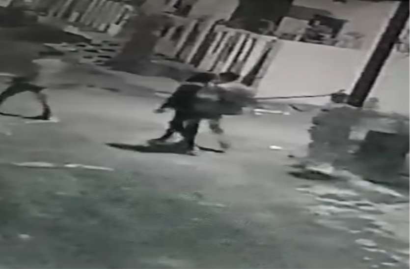 Thieves active in the city, took away bikes from Veerasavarkar ward शहर में सक्रिय चोर, वीरसावरकर वार्ड से ले उड़े बाइक