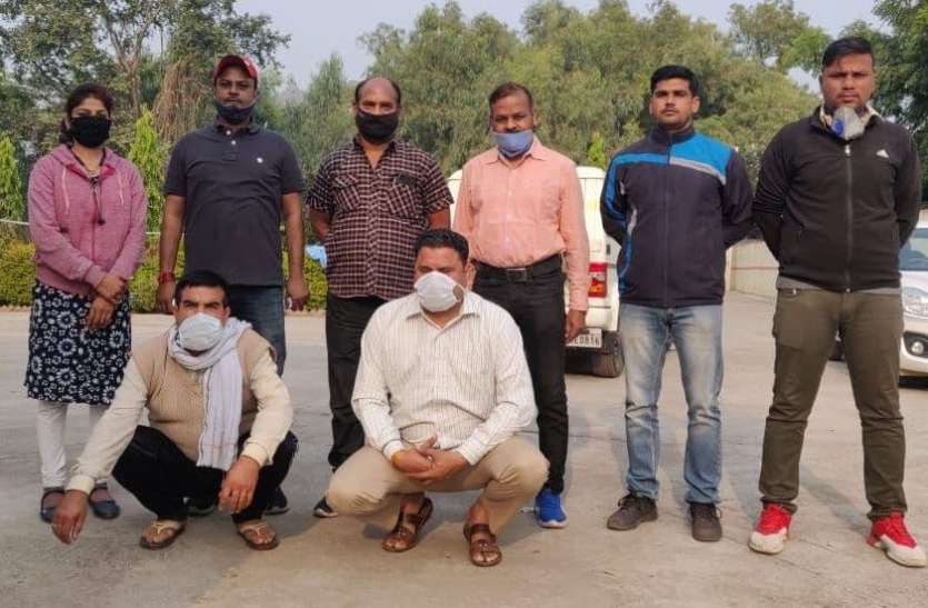 शराब ठेके की बंधी लेते आबकारी विभाग का गार्ड व निरीक्षक गिरफ्तार शराब ठेके की बंधी लेते आबकारी विभाग का गार्ड व निरीक्षक गिरफ्तार