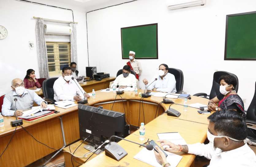 कलेक्टर की क्लास में पढ़ाई गई आत्मनिर्भरता की एबीसीडी कलेक्टर की क्लास में पढ़ाई गई आत्मनिर्भरता की एबीसीडी