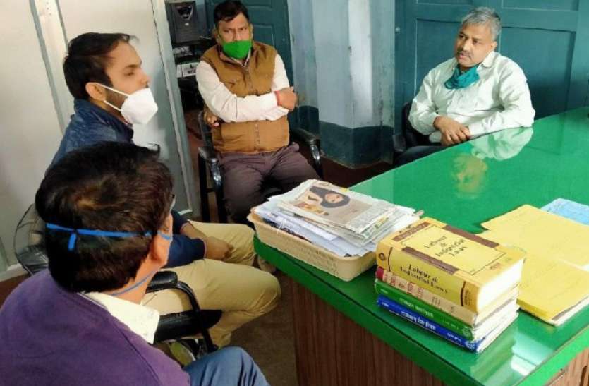 छात्रवृत्ति में कमीशन खोरी करने वाले तीन ई-मित्रा संचालक व ऑपरेटर सहित चार आरोपी जेल भेजे छात्रवृत्ति में कमीशन खोरी करने वाले तीन ई-मित्रा संचालक व ऑपरेटर सहित चार आरोपी जेल भेजे