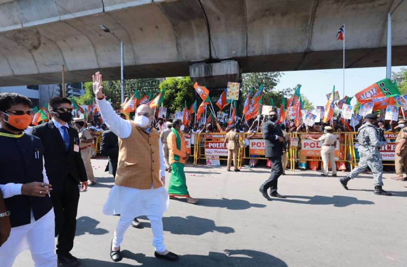 Amit Shah Arrives In Chennai To Meet Tamilnadu BJP Members चेन्नई पहुंचे गृहमंत्री अमित शाह का शानदार स्वागत, उत्साही कार्यकर्ताओं का किया अभिवादन