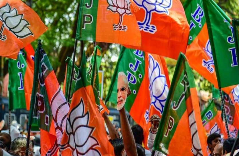 कानूनों के प्रति जागरूक करने में भाजपा फिर हुई एक्टिव, सुस्त पड़े अभियान को फिर दी जा रही रफ़्तार Rajasthan BJP: गर्माया हुआ है कृषि कानूनों के विरोध का मामला, जानें 'बचाव' में क्या कर रही भाजपा?