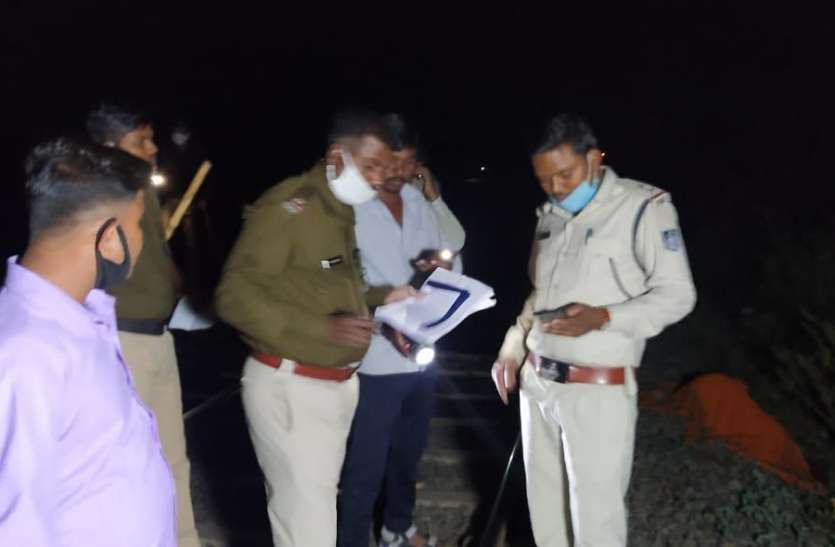 Tragic accident, two youth died due to train hit on railway track दर्दनाक हादसा, रेलवे पटरी पर ट्रेन की चपेट में आने से दो युवकों की मौत