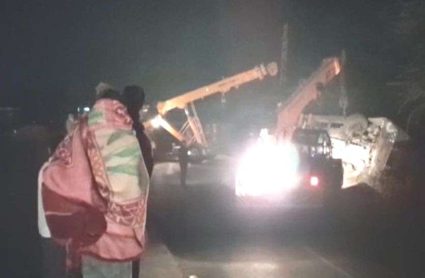 Update: पुलिया से गिरी बस में एक की मौत, दस घायल, ये हुए हताहत Update: पुलिया से गिरी बस में एक की मौत, दस घायल, ये हुए हताहत