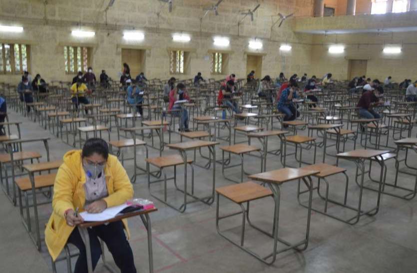 कोरोना खौफ के बीच ICAI की परीक्षाएं शुरू कोरोना खौफ के बीच ICAI की परीक्षाएं शुरू