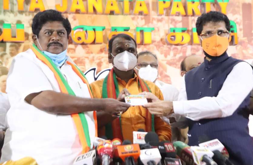 KP Ramalingam joins BJP, says will try to convince alagiri to join BJP डीएमके से निलंबित नेता रामलिंगम ने थामा बीजेपी का हाथ: बोले- एमके अलगिरी को पार्टी में लाऊंगा