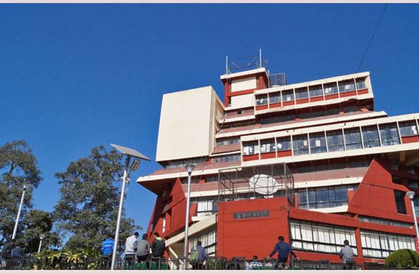 Himachal Pradesh University हिमाचल प्रदेश विश्वविद्यालय ने यूजी के 90 हजार विद्यार्थियों को प्रमोट करने की दी मंजूरी