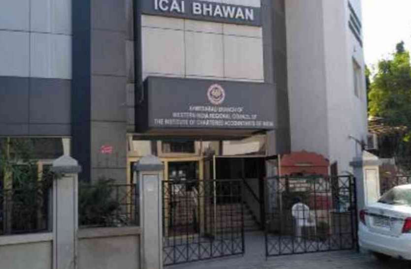 कर्फ्यू के बीच ७० फीसदी विद्यार्थियों ने दी सीए की परीक्षा कर्फ्यू के बीच ७० फीसदी विद्यार्थियों ने दी सीए की परीक्षा