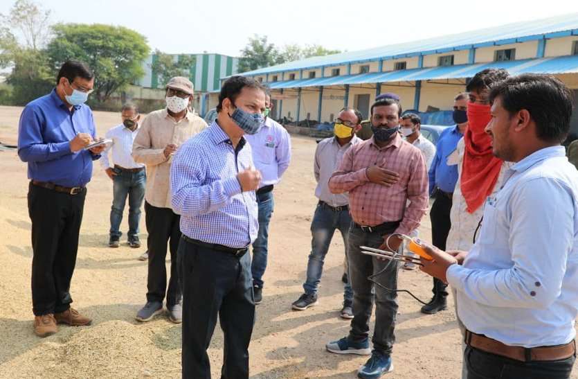 कलेक्टर ने किया ताबड़तोड़ निरीक्षण, लापरवाही पर सर्वेयर को हटाया, कनिष्ठ आपूर्ति अधिकारी को नोटिस कलेक्टर ने किया ताबड़तोड़ निरीक्षण, लापरवाही पर सर्वेयर को हटाया, कनिष्ठ आपूर्ति अधिकारी को नोटिस