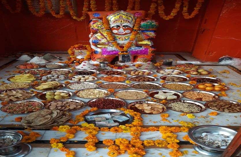 छप्पनभोग संग लगाई अन्नकूट की प्रसादी छप्पनभोग संग लगाई अन्नकूट की प्रसादी