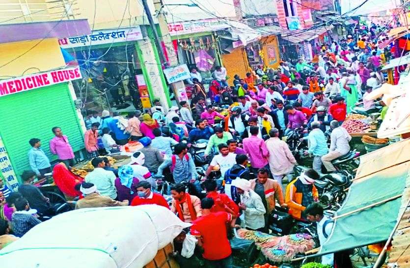 शहर में बढ़ रही जाम की समस्या,प्रशासन मौन शहर में बढ़ रही जाम की समस्या,प्रशासन मौन