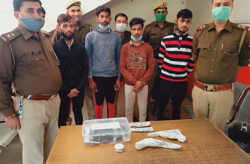 mm.jpeg लोगों से लिफ्ट मांगती थी महिला, फिर साथियों को बुलाकर करती थी लूटपाट